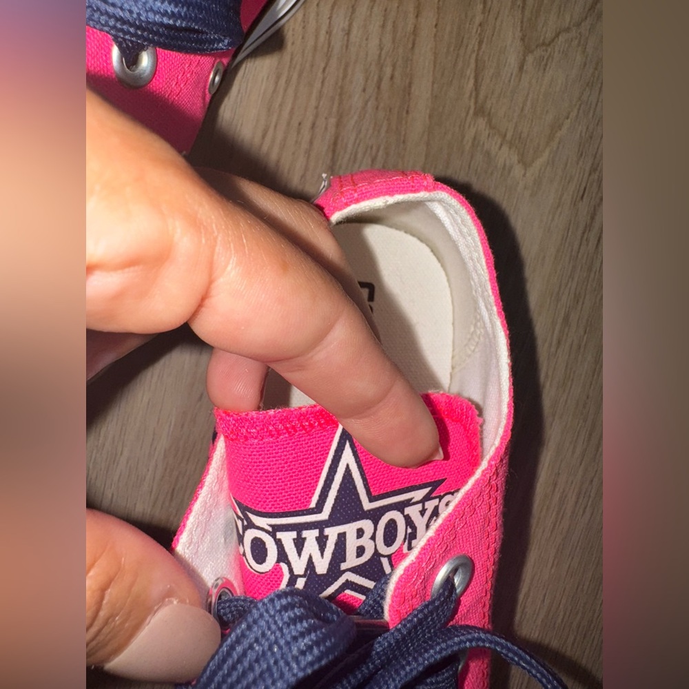 Dallas Cowboys NFL Football Pink & Blue Converse - Size 6 - Picture 7 of 7